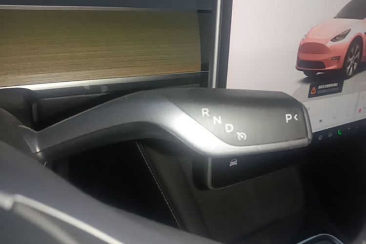 Tesla Model Y 2023 #14 Tesla Model Y 2023 car image #14