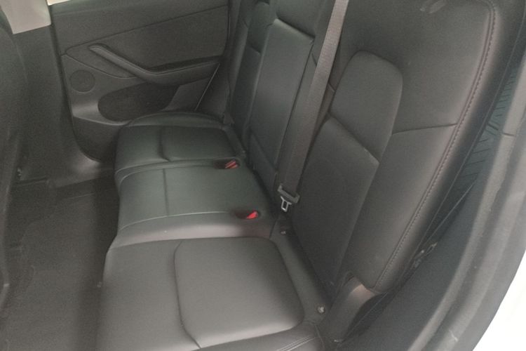 Tesla Model Y 2023 car image #17