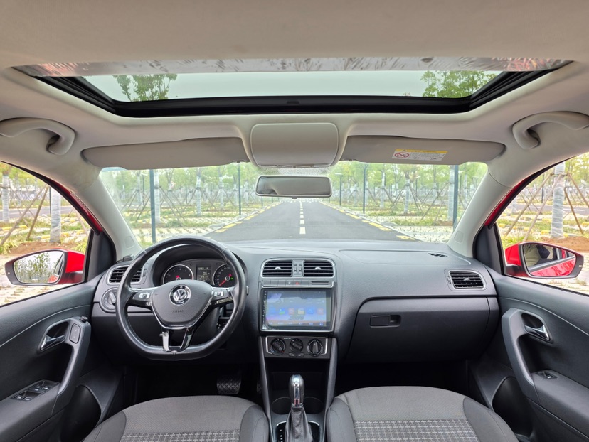 Volkswagen Polo 2017 car image #8