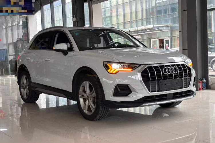 Audi Q3 2020 car image #4