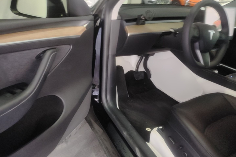 Tesla Model Y 2023 #16 Tesla Model Y 2023 car image #16