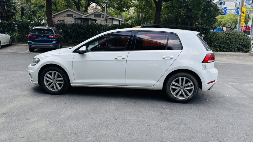 Volkswagen Golf 2018 car image #4