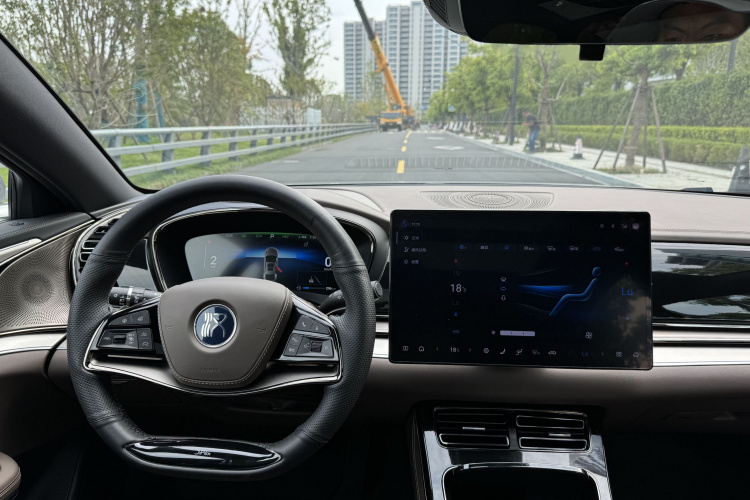 BYD Han 2024 immagine di auto #14