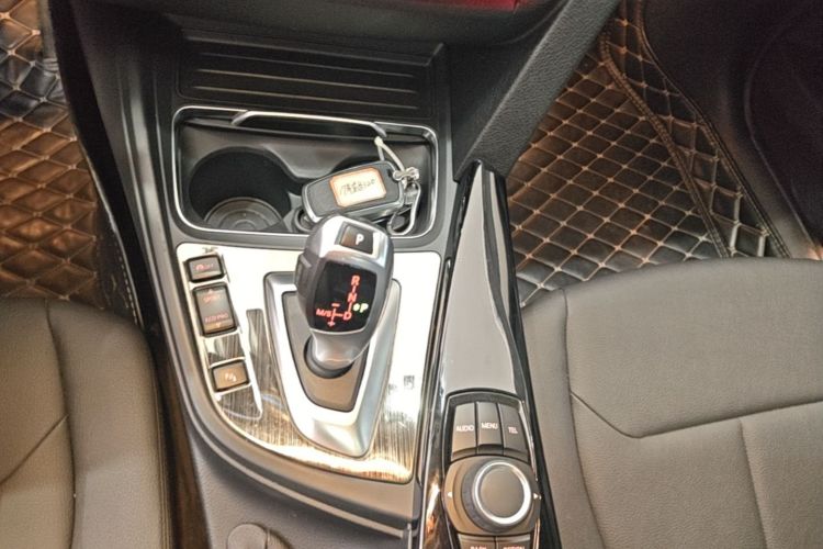 BMW 3 Series 2017 car image #18
