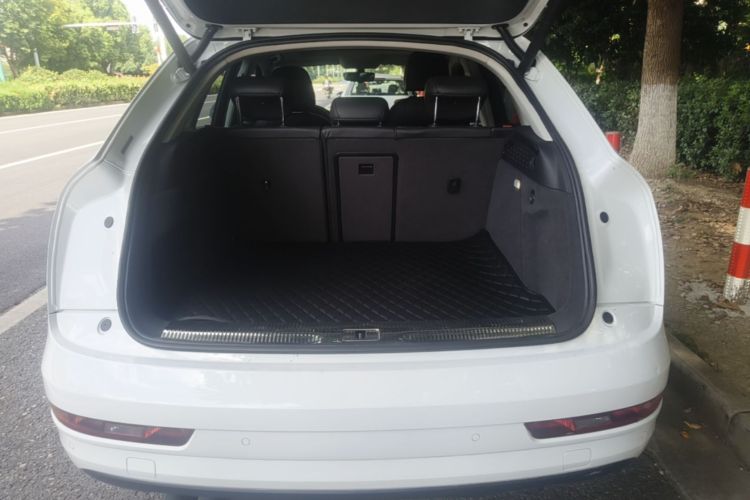 Audi Q3 2018 car image #19