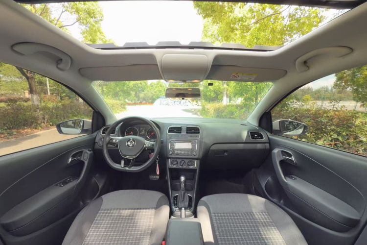 Volkswagen Polo 2017 car image #25