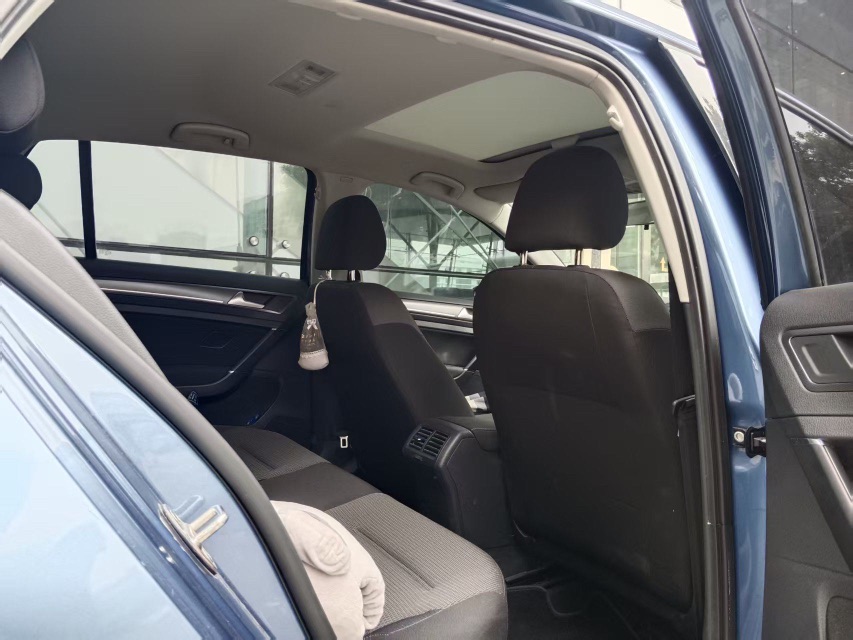 Volkswagen Golf 2017 car image #4