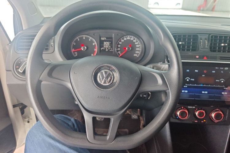 Volkswagen Polo 2018 car image #11