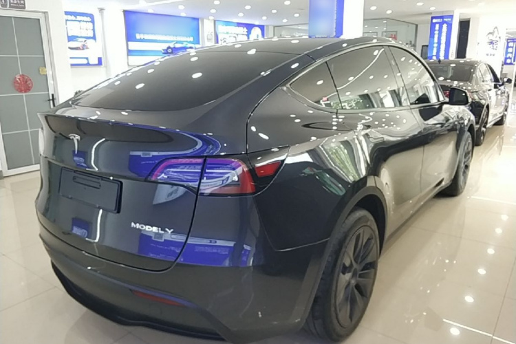 Tesla Model Y 2024 #5 Tesla Model Y 2024 immagine di auto #5