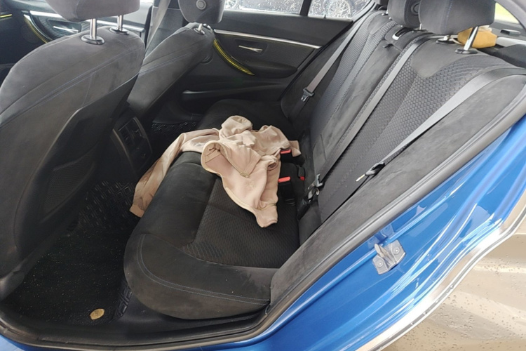 BMW 3 Series 2018 car image #17
