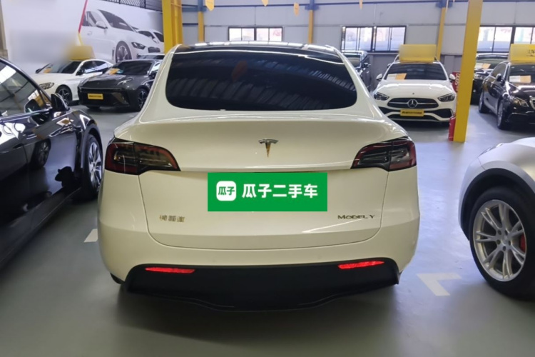 Tesla Model Y 2023 #6 Tesla Model Y 2023 car image #6