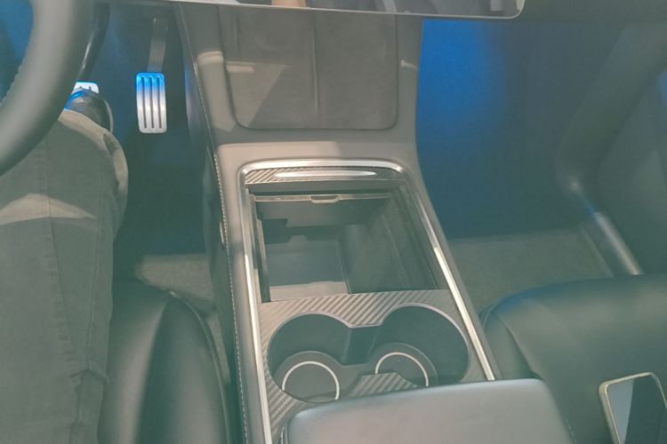 Tesla Model Y 2022 #14 Tesla Model Y 2022 car image #14