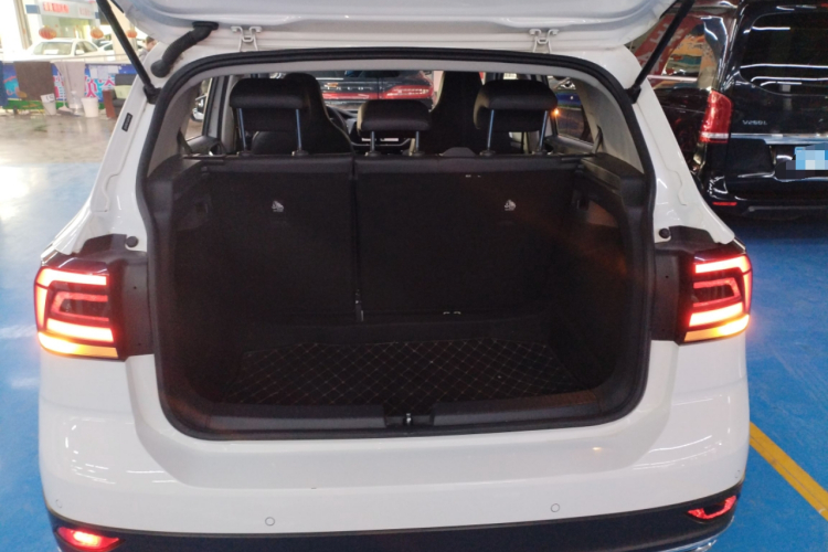 Volkswagen T-Cross 2021 immagine di auto #21