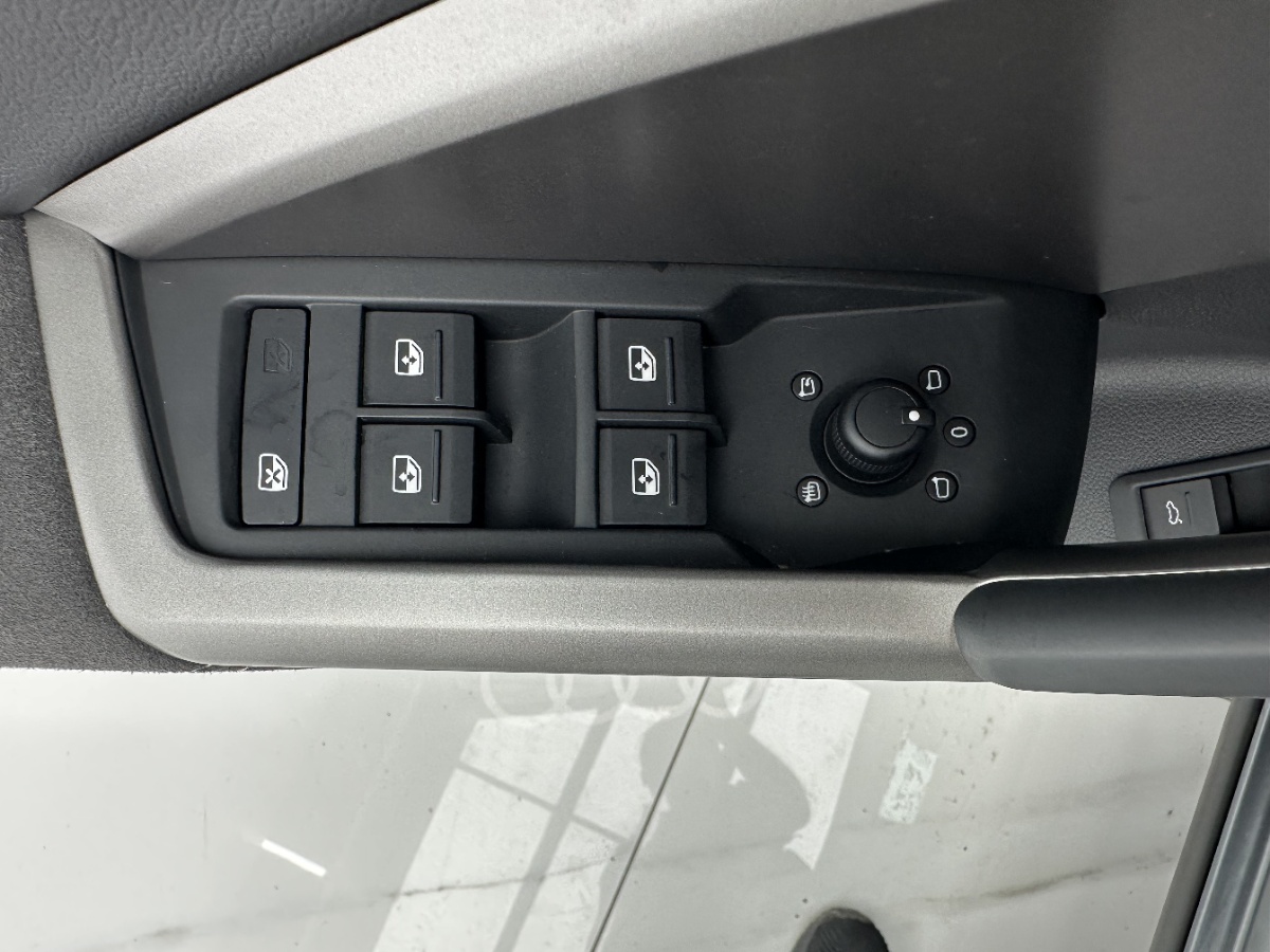 Audi Q3 2022 car image #12