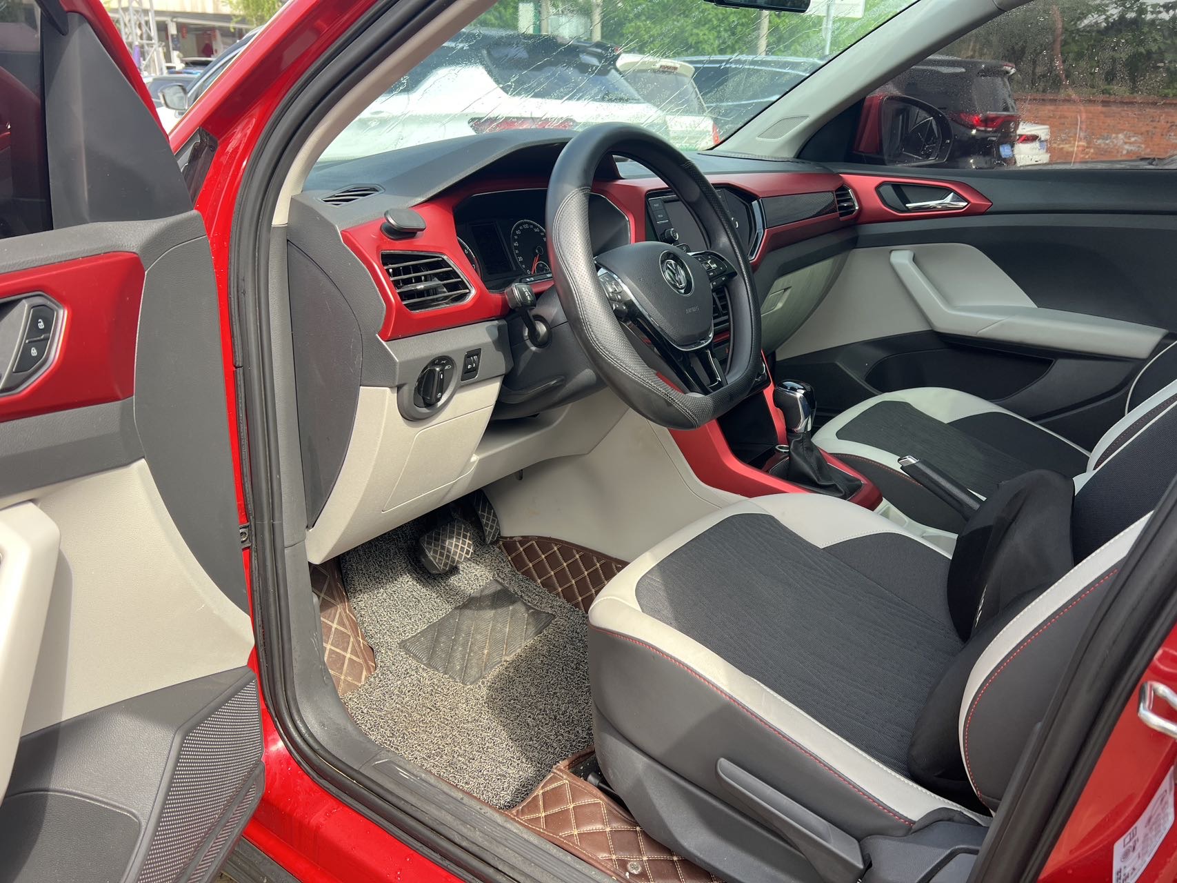Volkswagen T-Cross 2020 immagine di auto #5