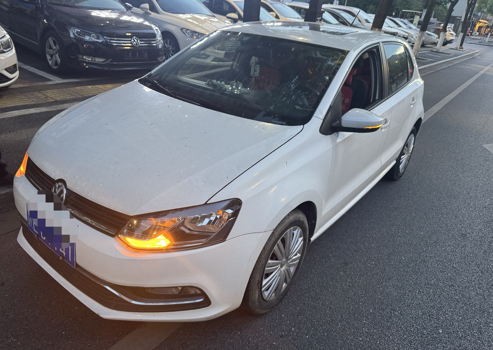 Volkswagen Polo 2016 car image 