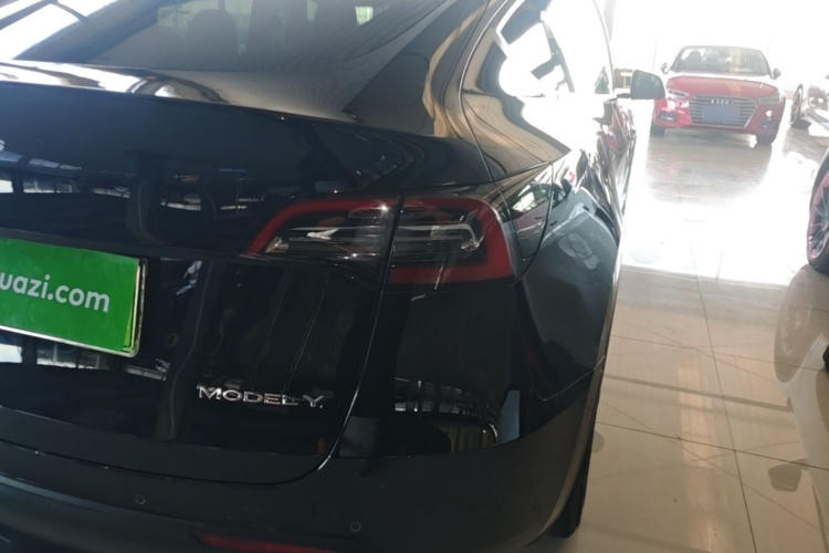Tesla Model Y 2022 car image #8