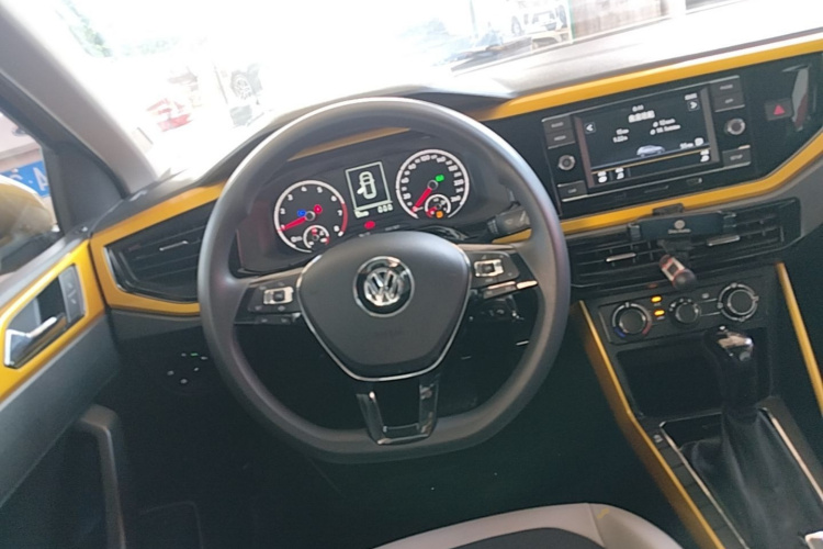 Volkswagen Polo 2021 car image #11