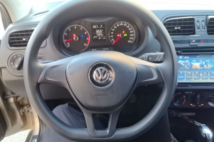 Volkswagen Polo 2016 #11 Volkswagen Polo 2016 car image #11