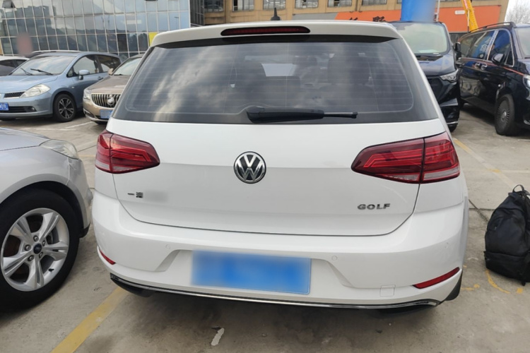 Volkswagen Golf 2019 car image #6