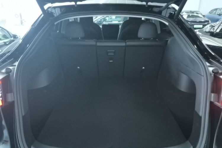 Tesla Model Y 2023 car image #19