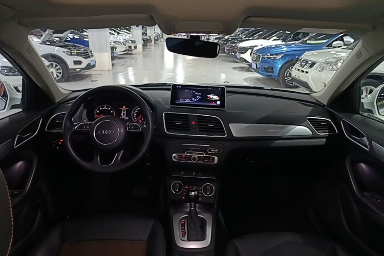Audi Q3 2016 car image #10