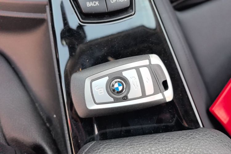 BMW 3 Series 2017 car image #9