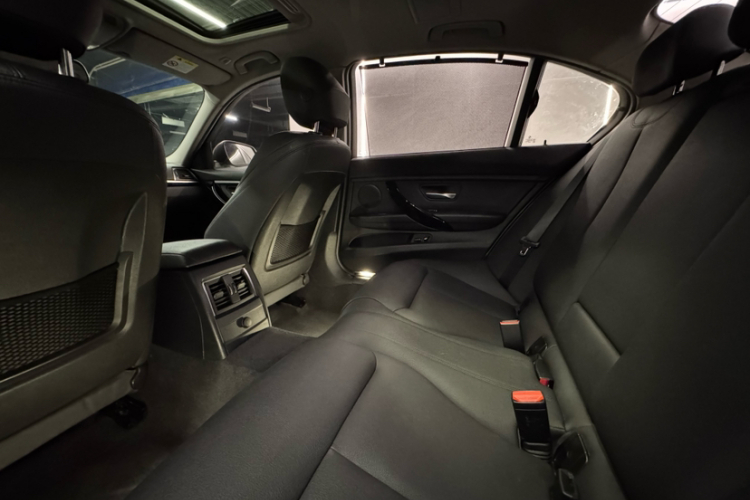 BMW 3 Series 2018 #19 BMW 3 Series 2018 car image #19