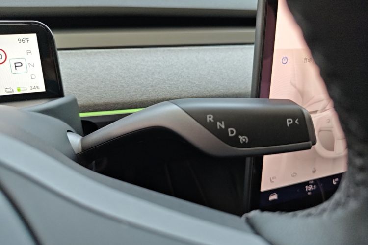 Tesla Model Y 2023 #14 Tesla Model Y 2023 car image #14