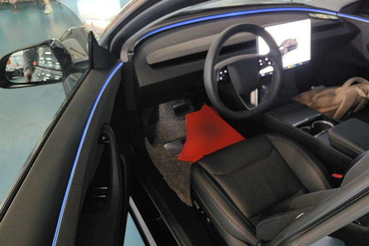 Tesla Model 3 2023 car image #16