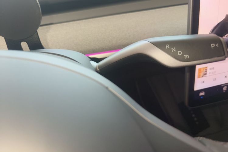 Tesla Model Y 2024 #14 Tesla Model Y 2024 car image #14