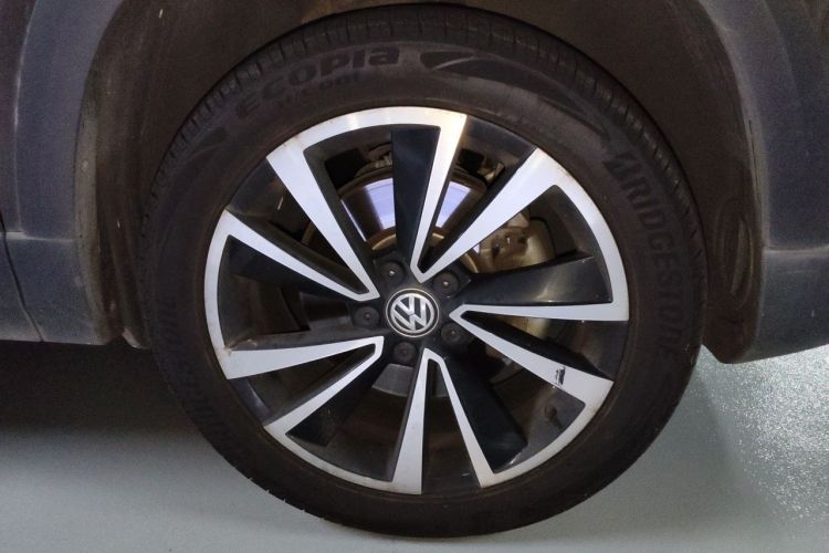 Volkswagen Tharu 2018 car image #9