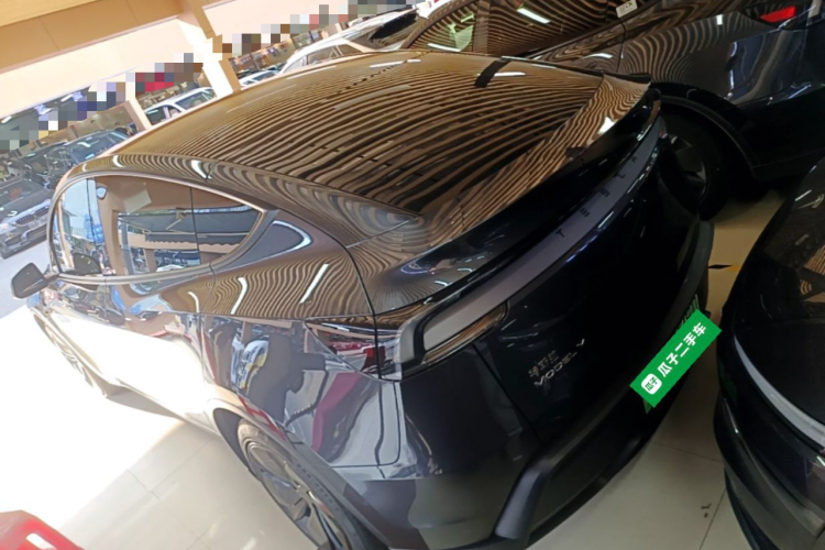 Tesla Model Y 2025 #5 Tesla Model Y 2025 car image #5