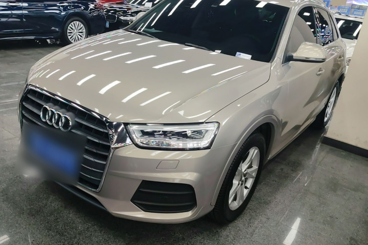 Audi Q3 2018 car image #2