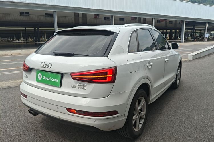 Audi Q3 2019 car image #7