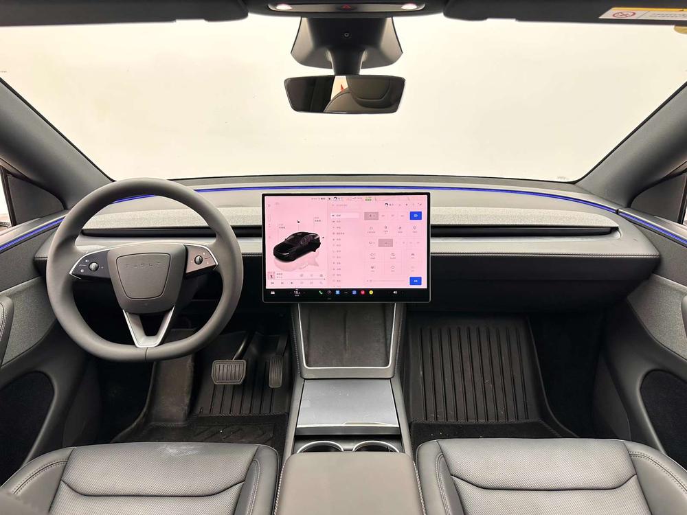Tesla Model Y 2026 #10 Tesla Model Y 2026 изображение автомобиля #10