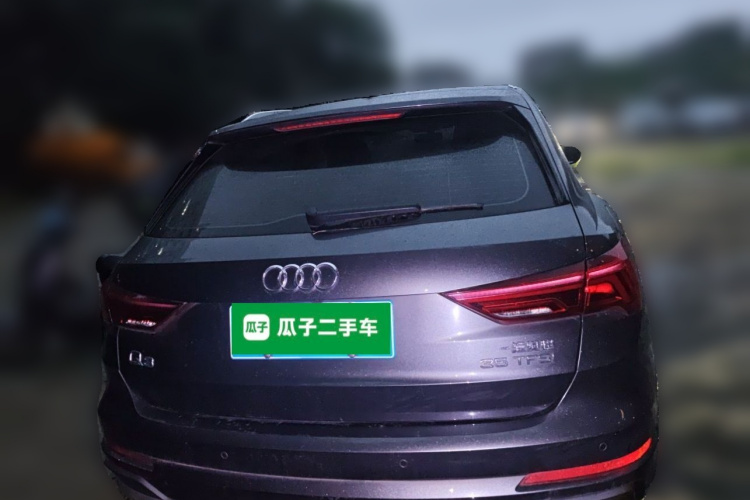 Audi Q3 2022 car image #4
