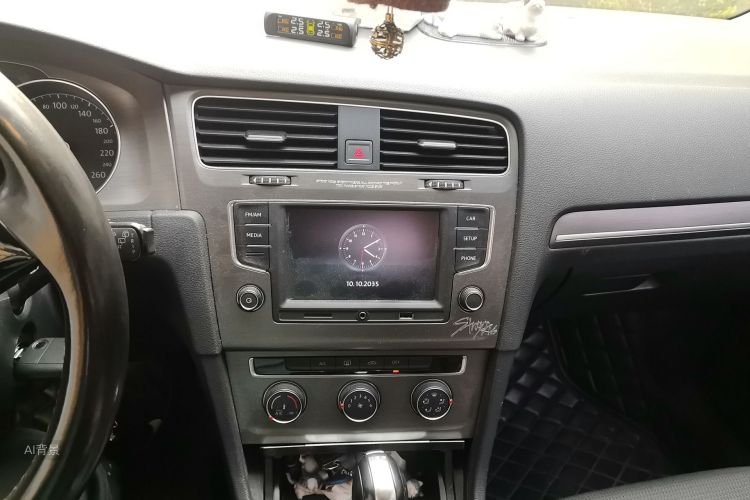 Volkswagen Golf 2017 car image #15
