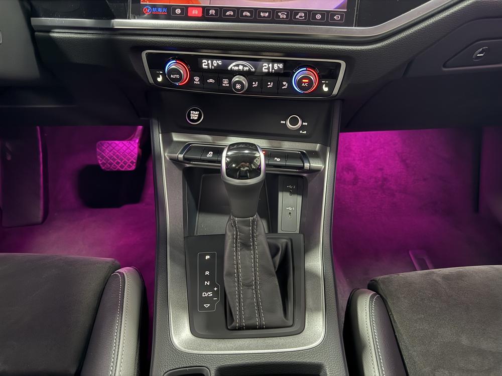 Audi Q3 2022 car image #16