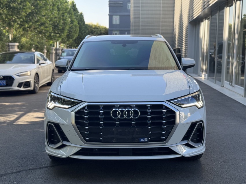 Audi Q3 2022 #2 Audi Q3 2022 car image #2