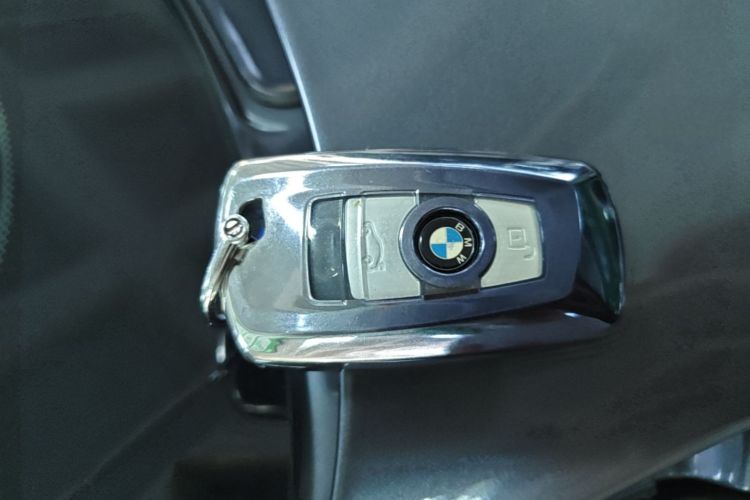 BMW 3 Series GT 2018 car image #14