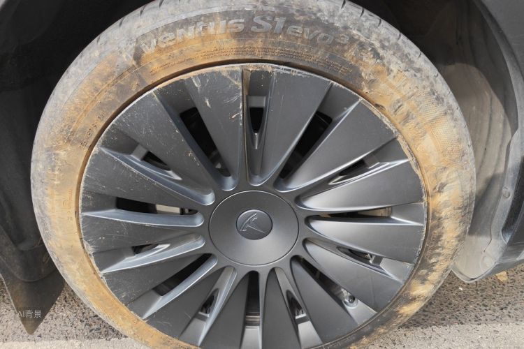 Tesla Model Y 2024 car image #9