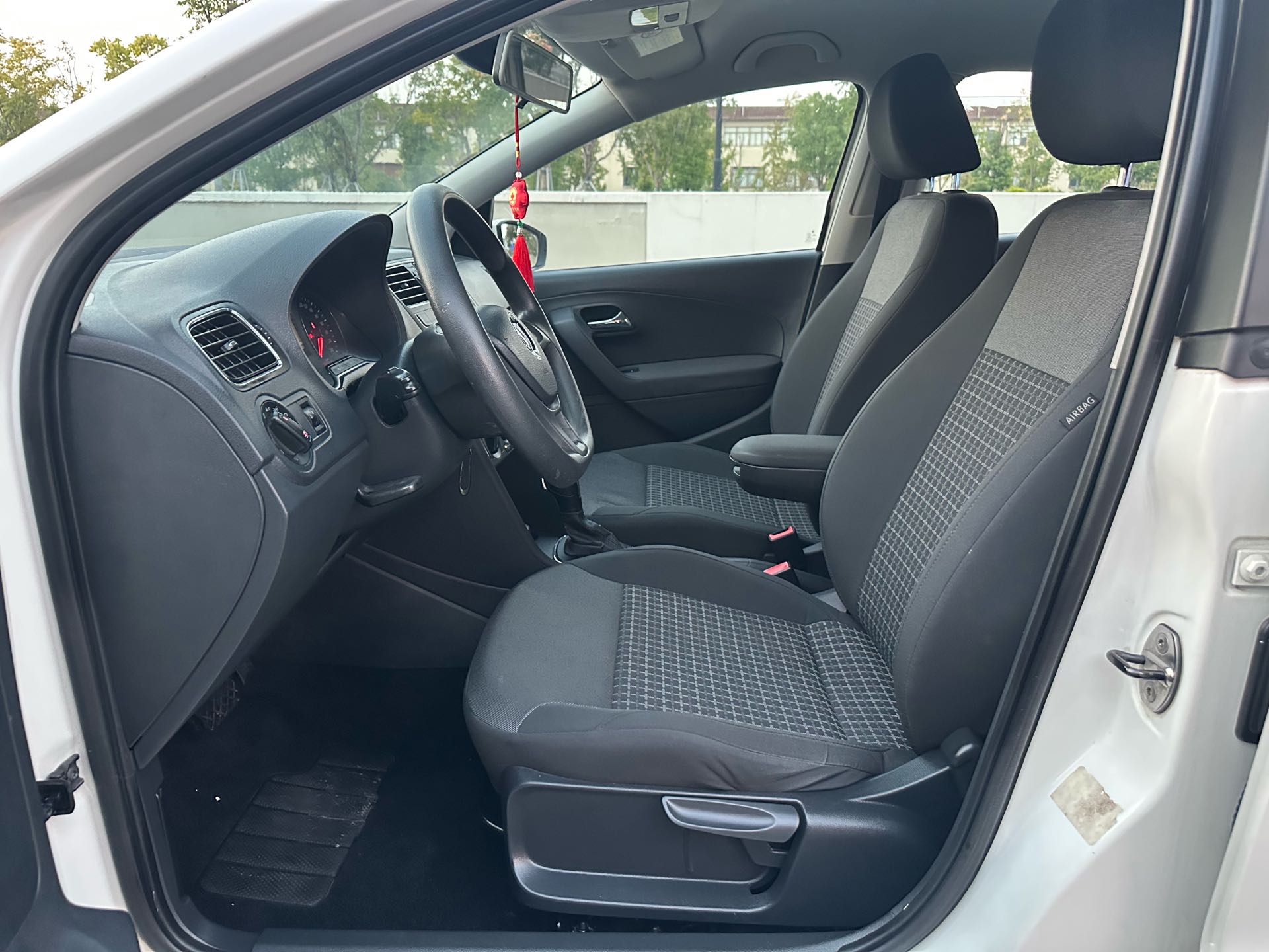 Volkswagen Polo 2015 immagine di auto #3