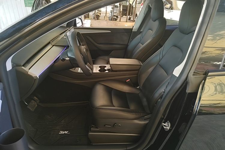 Tesla Model Y 2022 immagine di auto #15