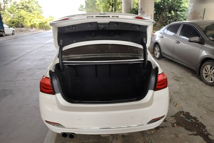 BMW 3 Series 2017 car image #21
