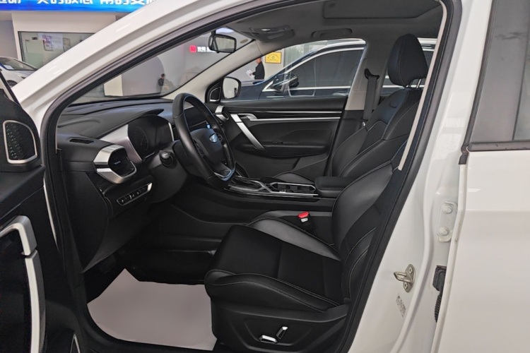 GEELY Coolray 2025 #15 GEELY Coolray 2025 car image #15