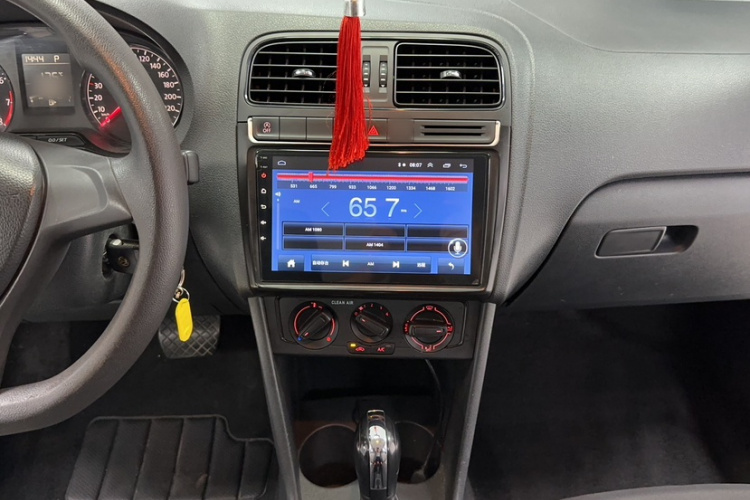Volkswagen Polo 2018 car image #16