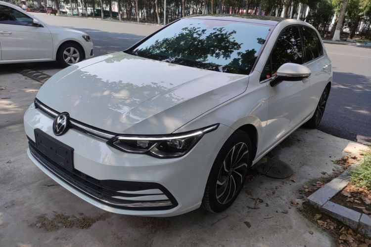 Volkswagen Golf 2023 car image #2