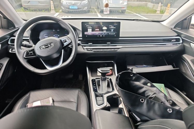 GEELY Emgrand 2022 car image #11