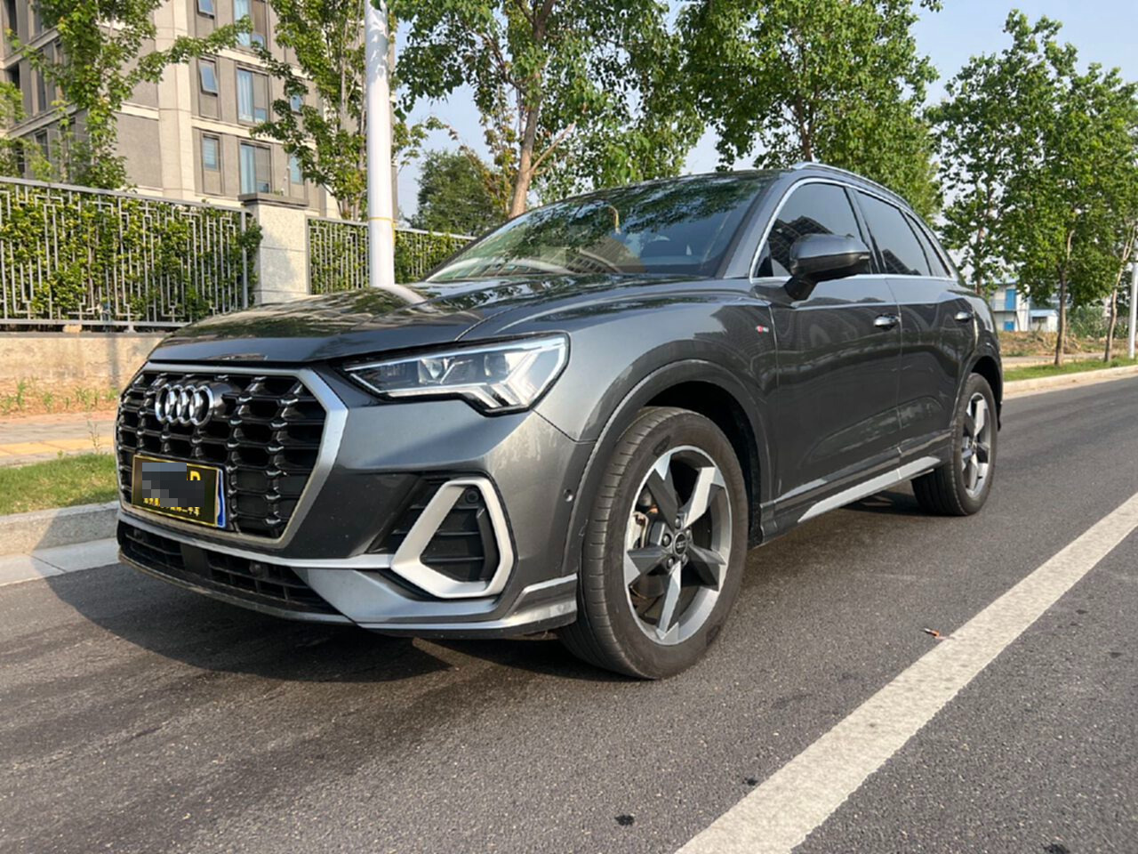 Audi Q3 2022 car image #2